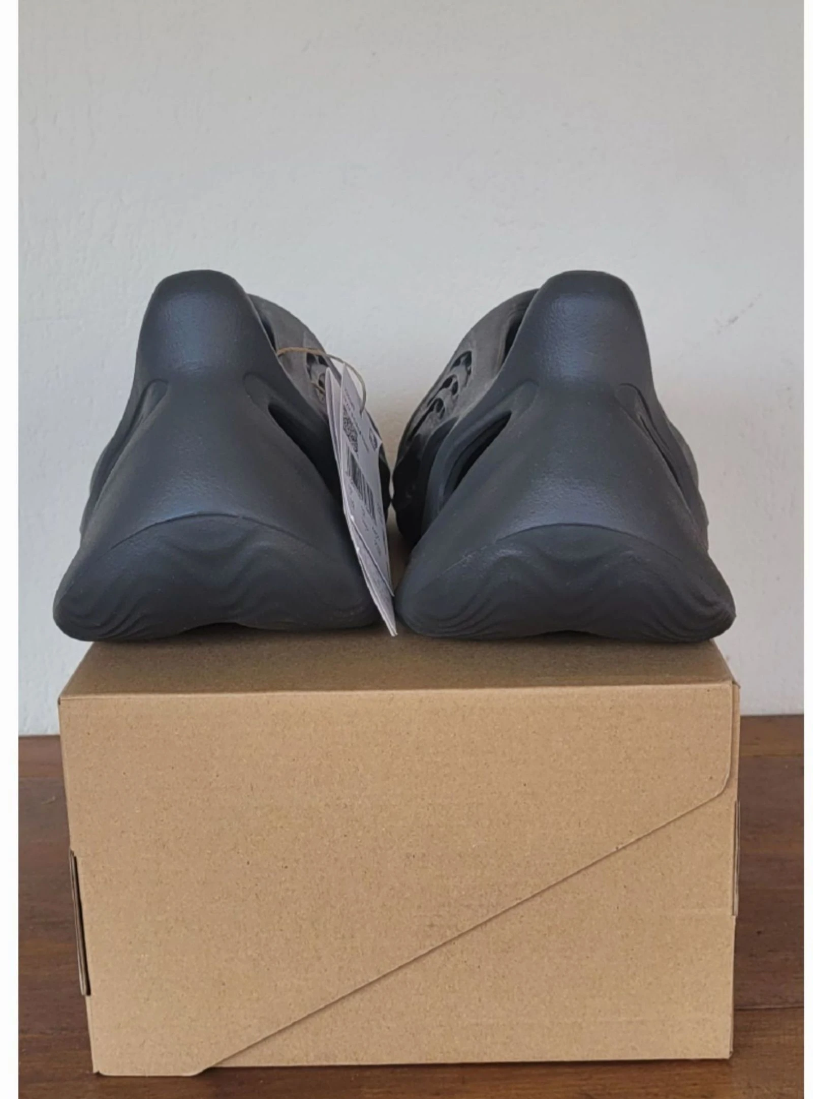 Adidas Tênis Yeezy Foam Runner Carbono Tamanho 44,5/US 10 - Ref IG5349 - Novo & Caixa Original – photo 10